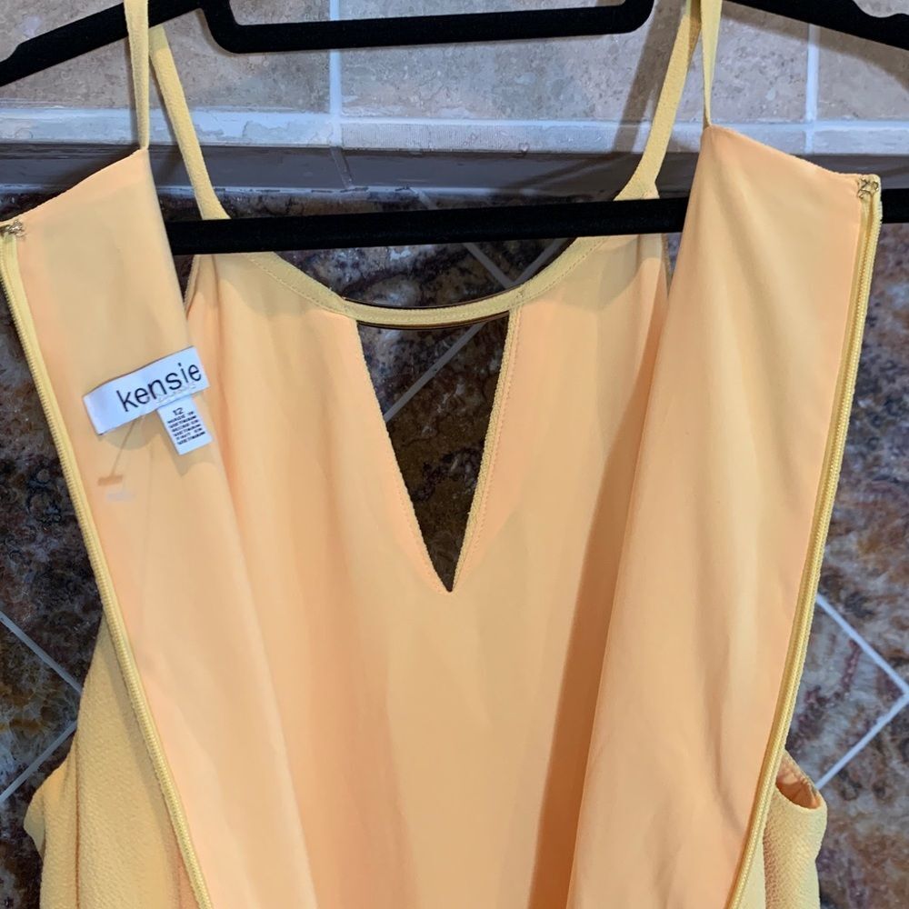 Kensie Women’s Sunflower Yellow Popover Ruffled Dress Size 12 - Picture 10 of 12